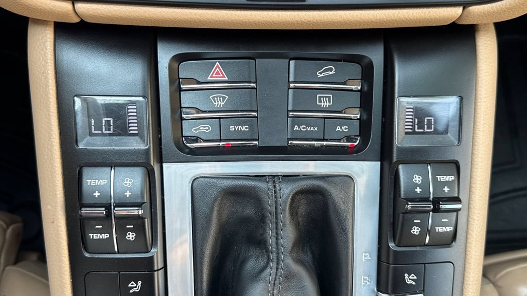 Used 2019 Porsche Macan AWD/4WD image 30