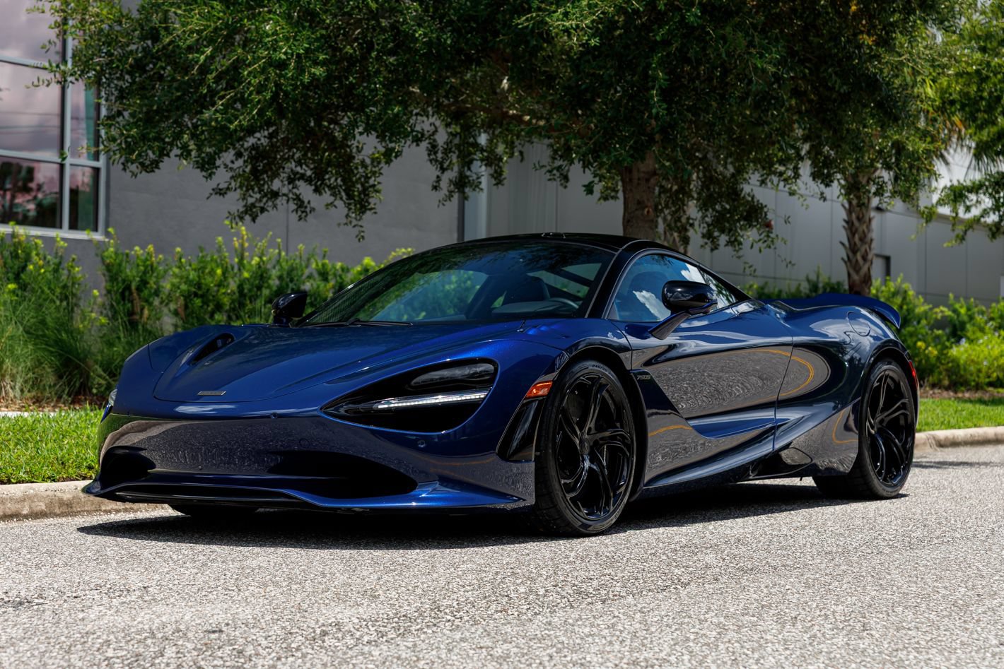 Used 2025 McLaren 750S RWD image 23