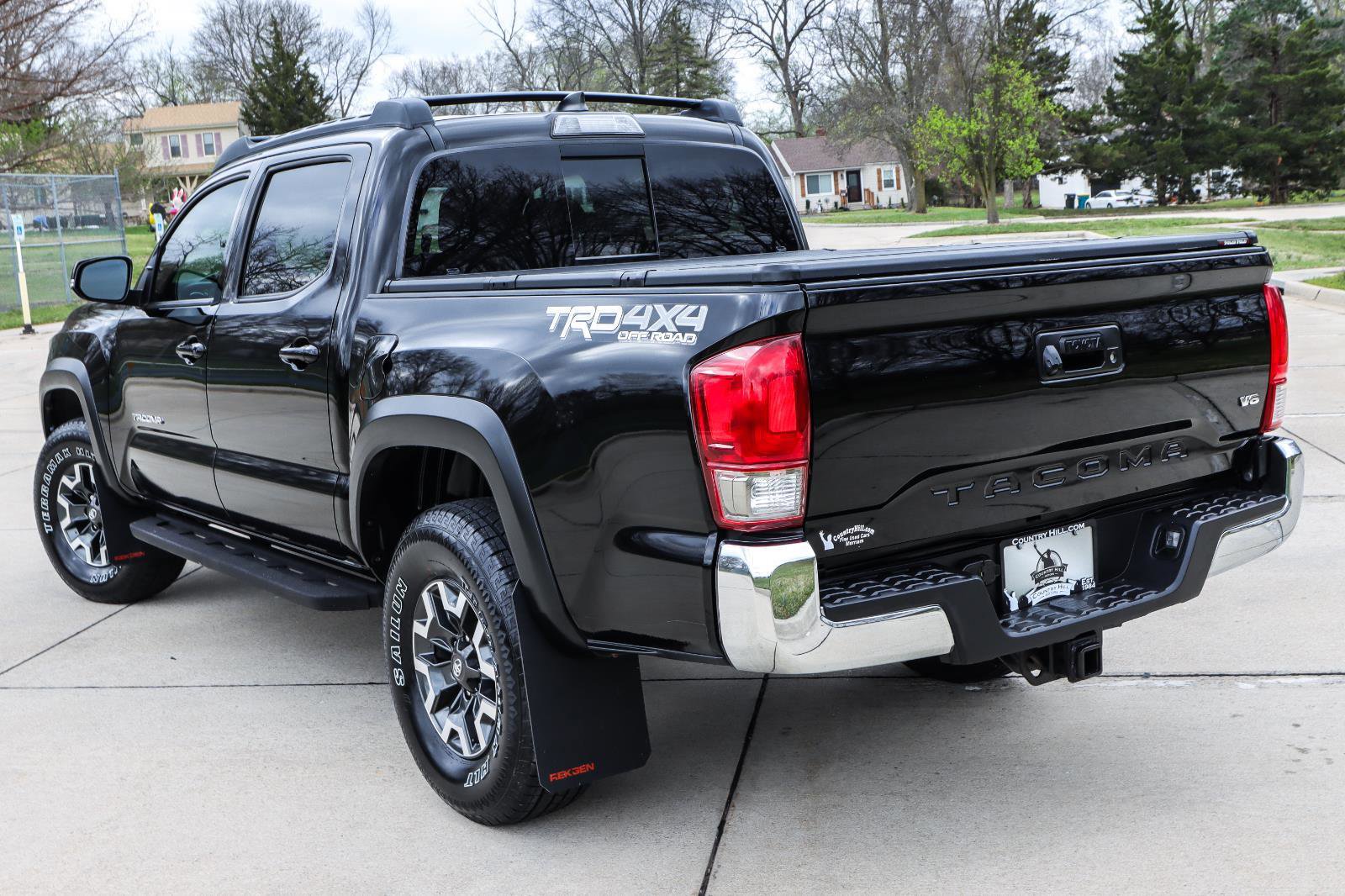 Used 2017 Toyota Tacoma TRD Off-Road w/ Tow Package (A/T) AWD/4WD image 15