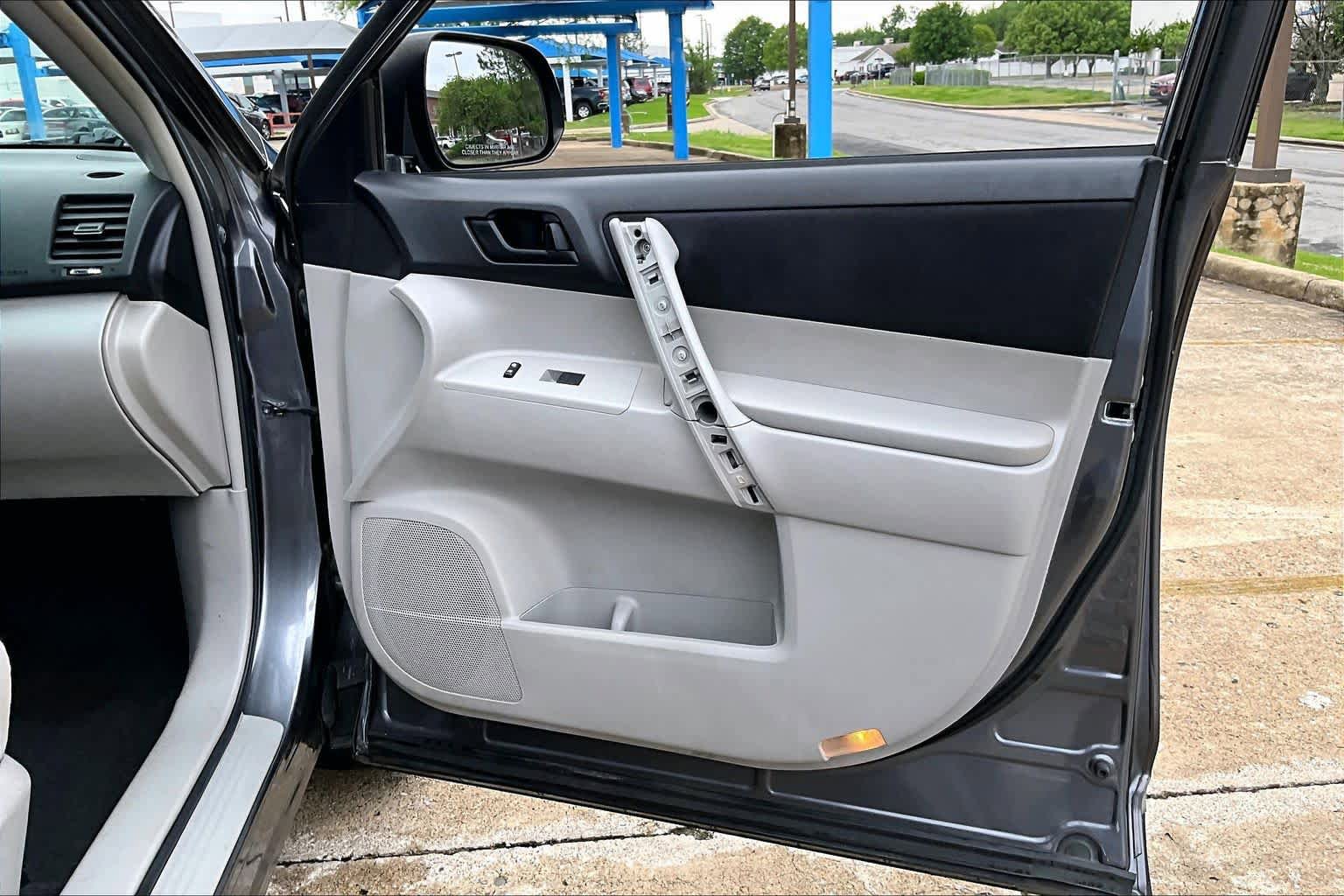 Used 2012 Toyota Highlander FWD w/ Cold Weather Pkg image 21