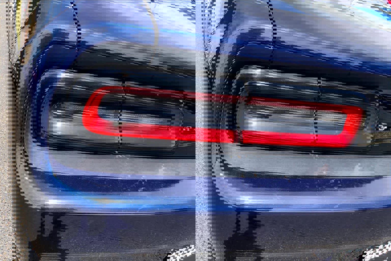 Used 2016 Dodge Challenger SXT image 28