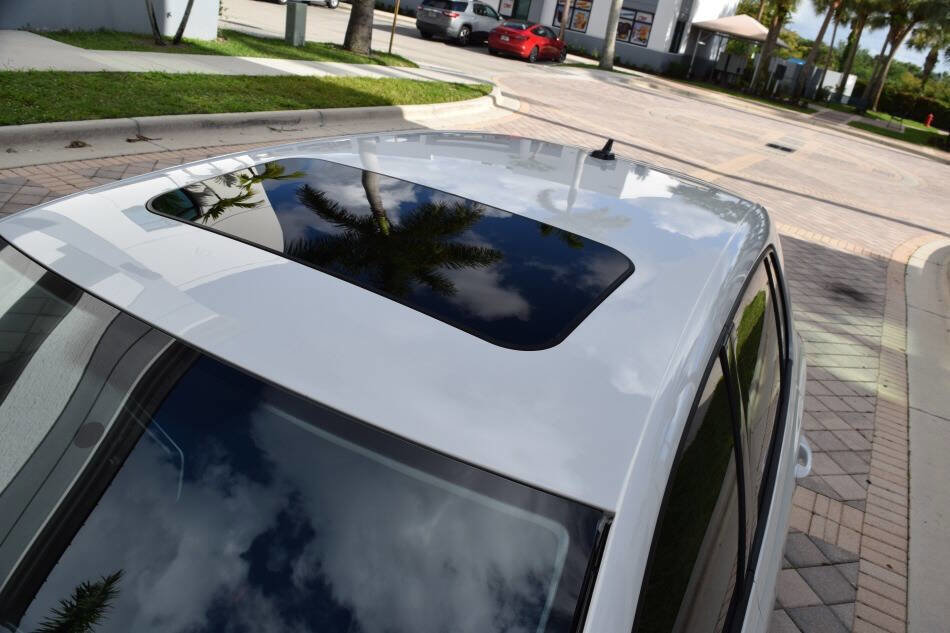 Used 2013 Volkswagen Golf TDI image 28