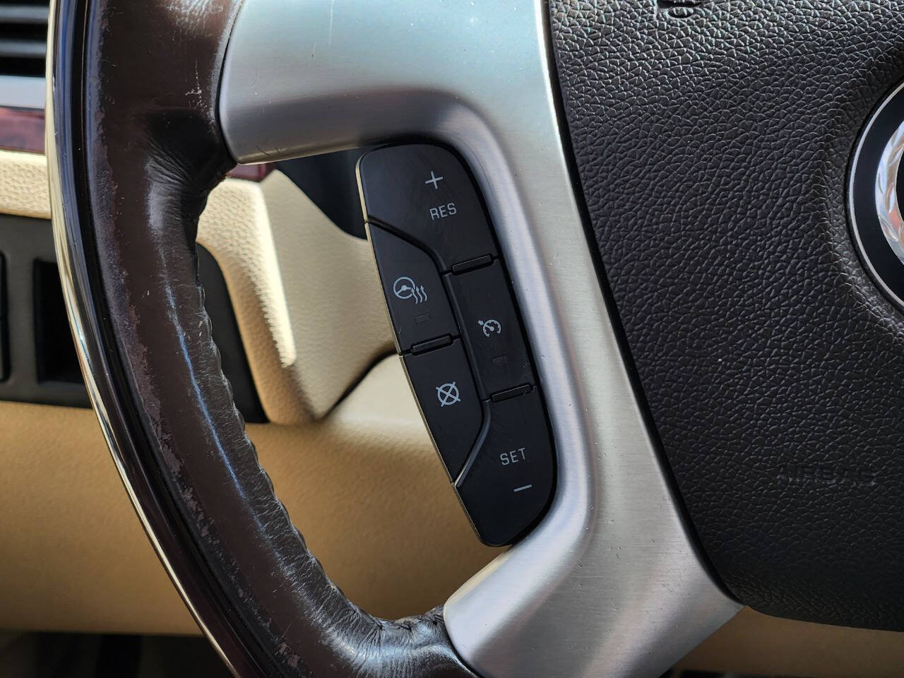 Used 2013 Cadillac Escalade Premium AWD/4WD image 27