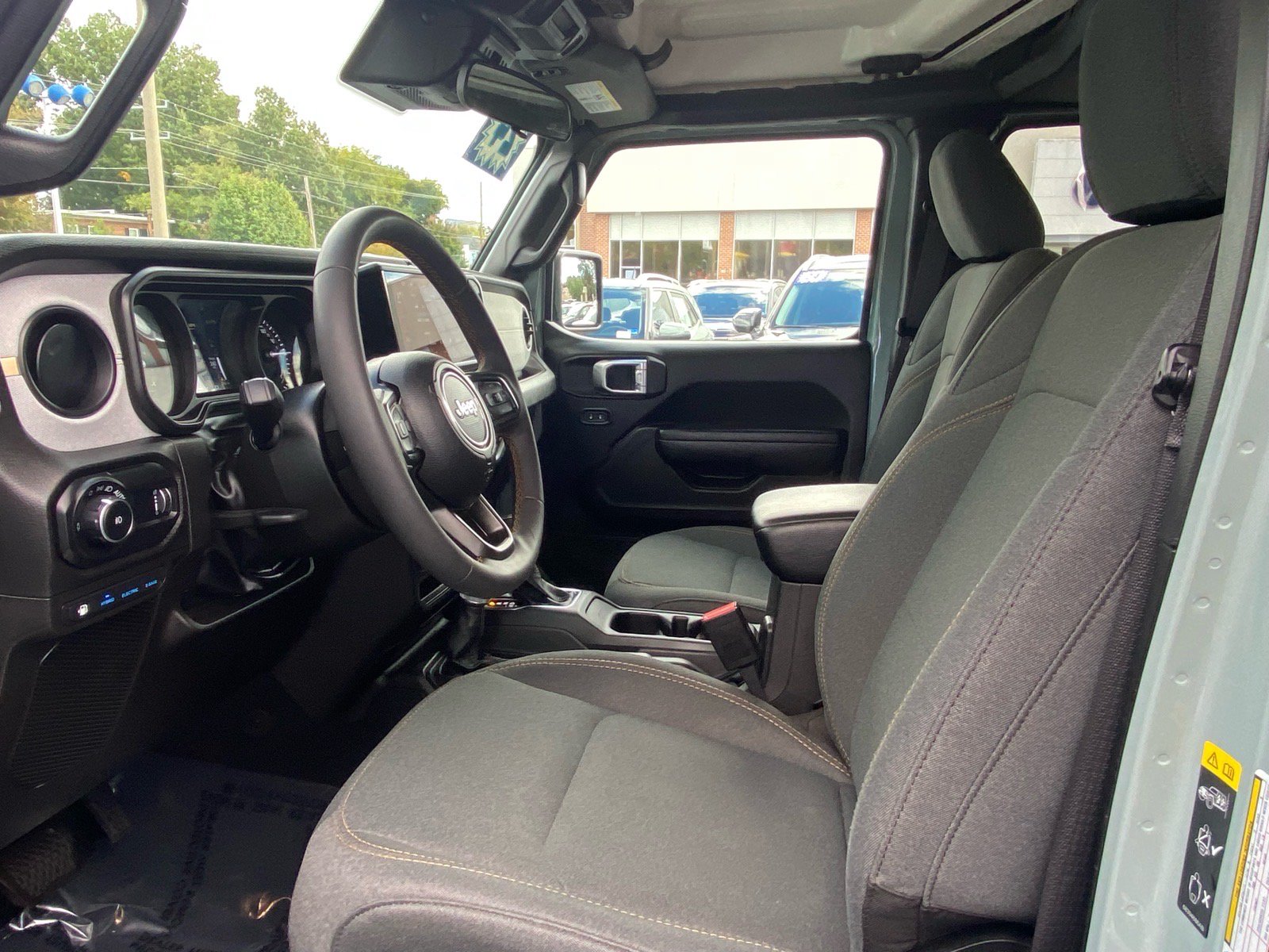 Used 2024 Jeep Wrangler Unlimited w/ Convenience Group AWD/4WD image 14