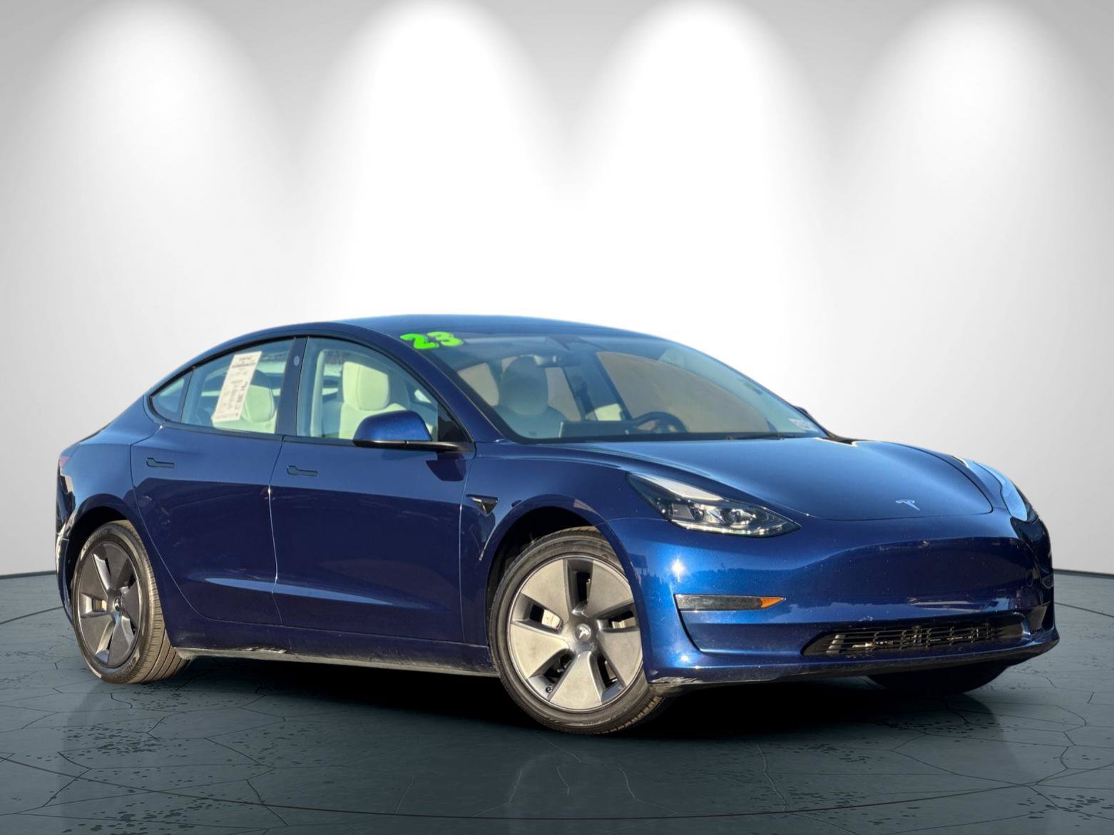 Used 2023 Tesla Model 3 Standard Range RWD image 2