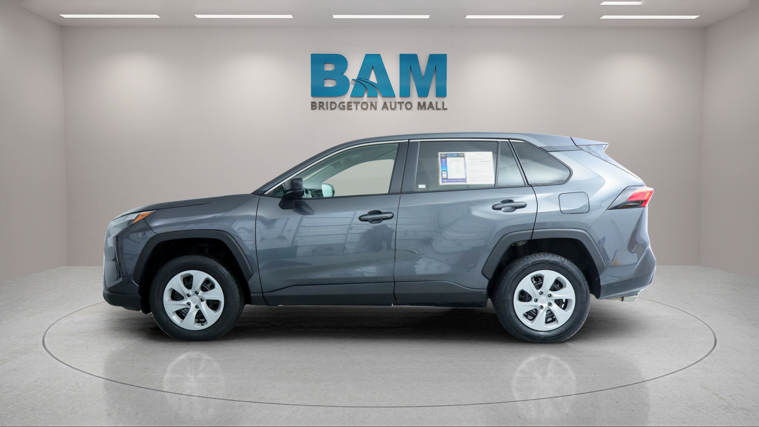 Used 2024 Toyota RAV4 LE AWD/4WD image 4