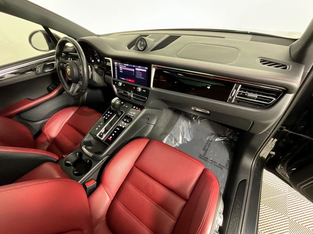 Used 2023 Porsche Macan Turbo image 19