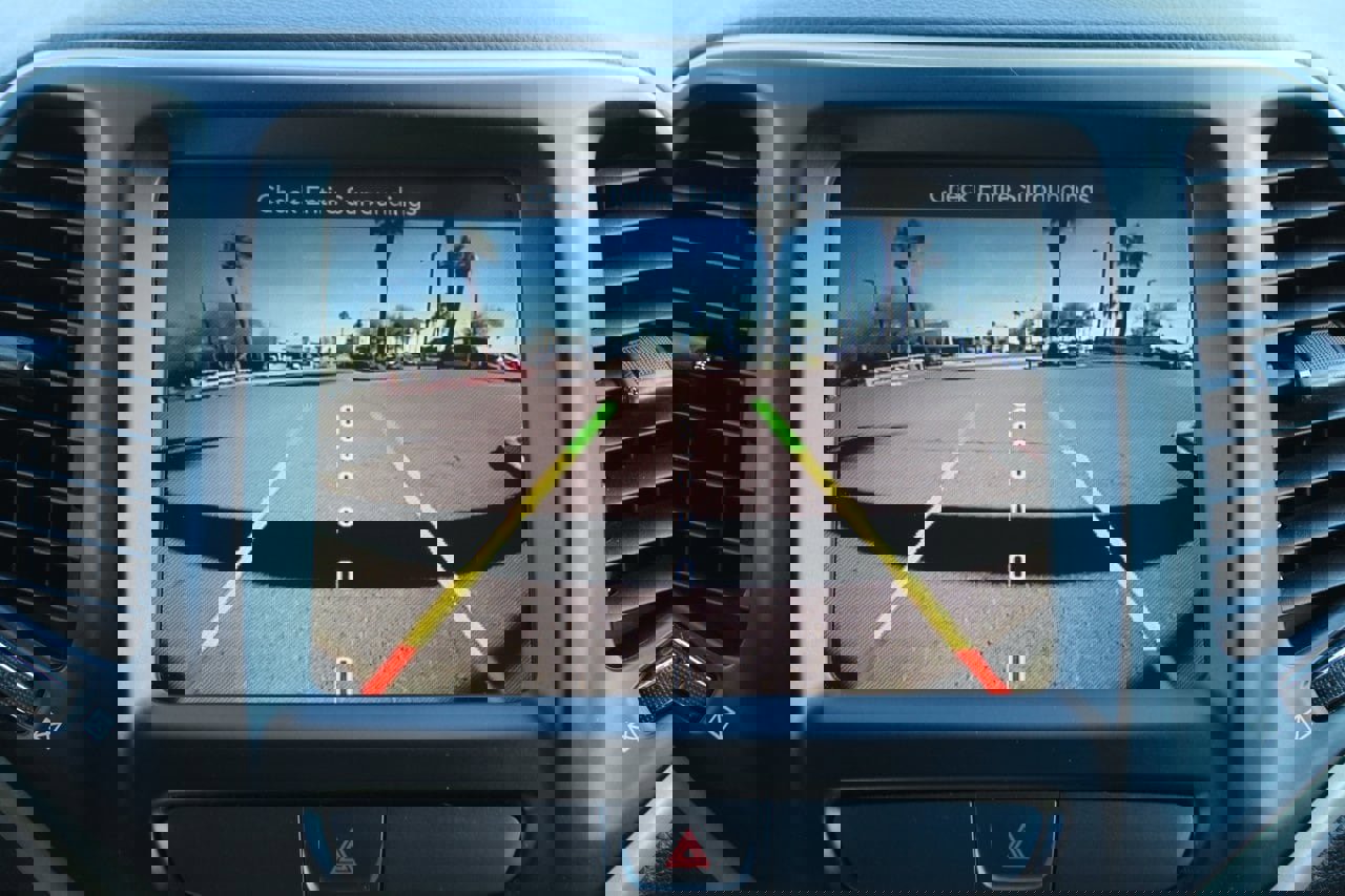 Used 2016 Jeep Cherokee Latitude w/ Cold Weather Group image 17