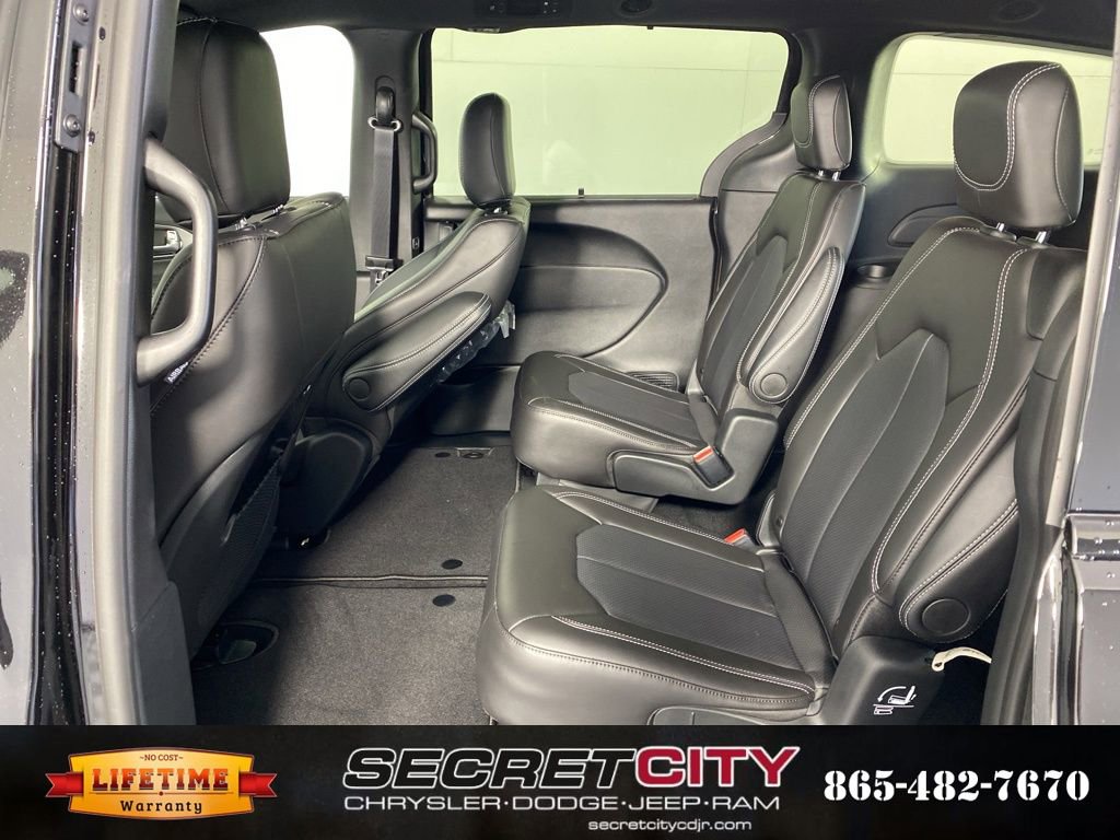 New 2026 Chrysler Pacifica Select w/ S Appearance Package image 34