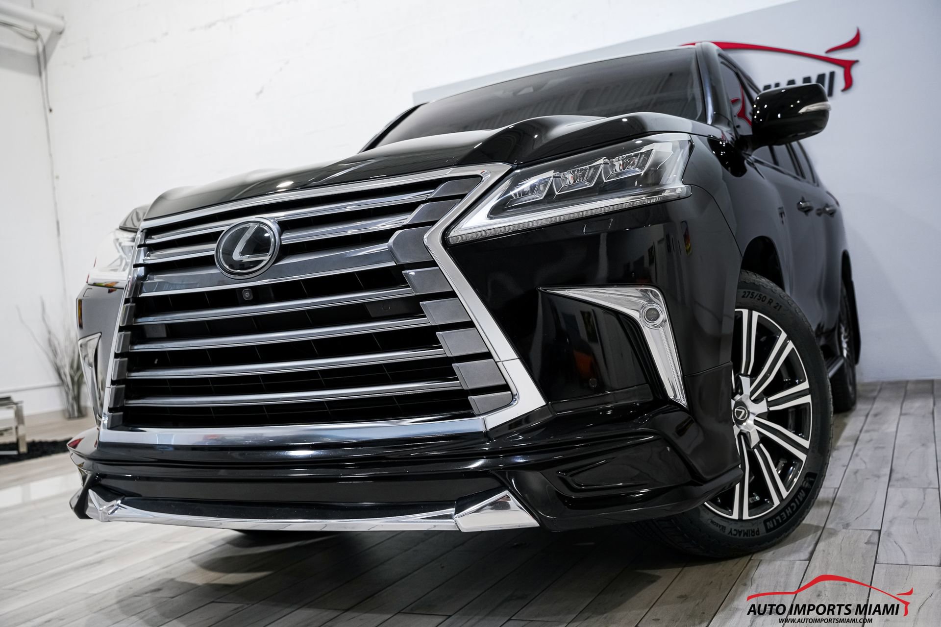 Used 2021 Lexus LX 570 4WD w/ Luxury Package image 2