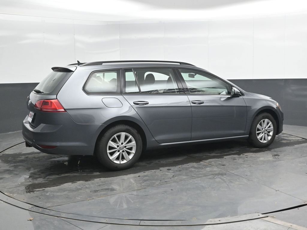 Used 2016 Volkswagen Golf S FWD image 2