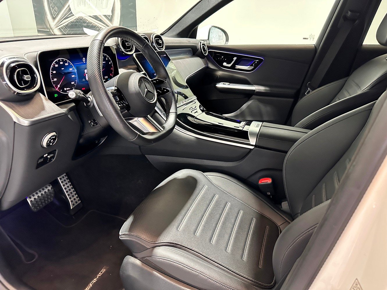 Used 2025 Mercedes-Benz GLC 300 4MATIC image 10