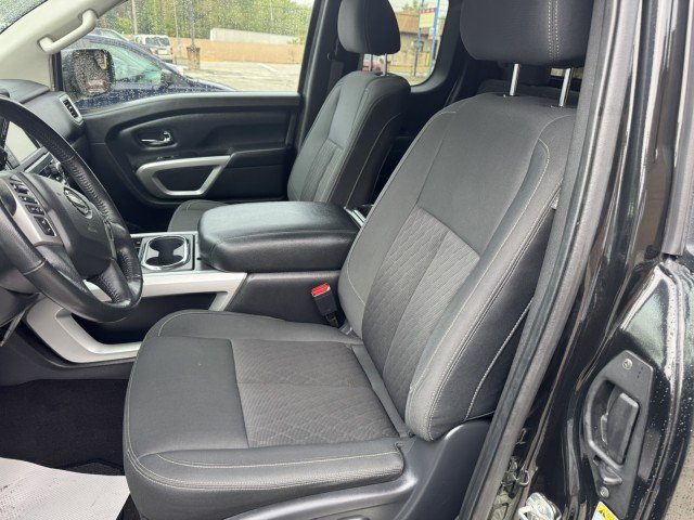 Used 2019 Nissan Titan SV w/ SV Convenience Package image 9