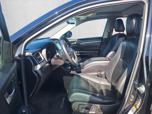 Used 2017 Toyota Highlander Limited AWD/4WD image 10