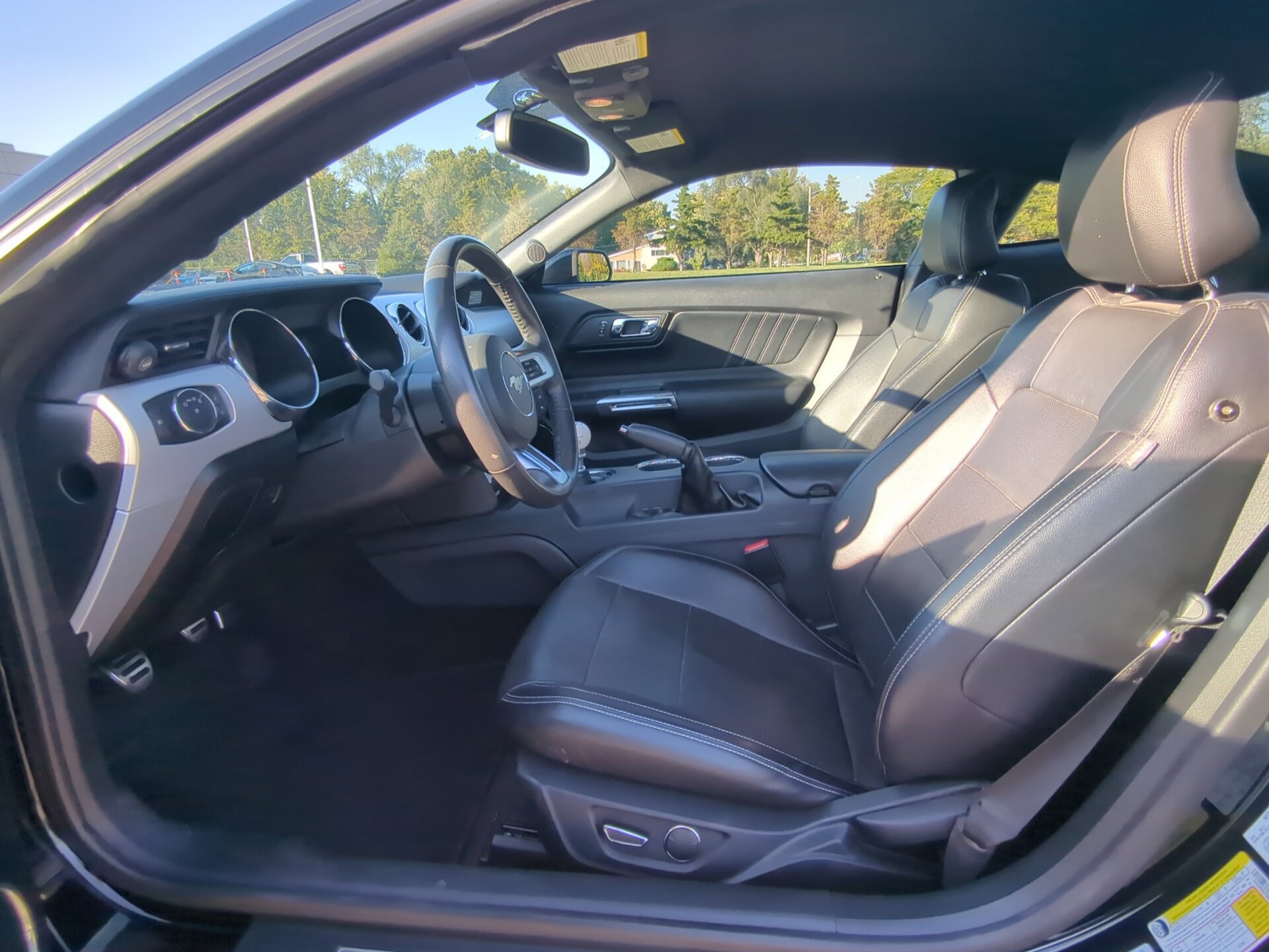 Used 2016 Ford Mustang GT Premium w/ Equipment Group 401A RWD image 23