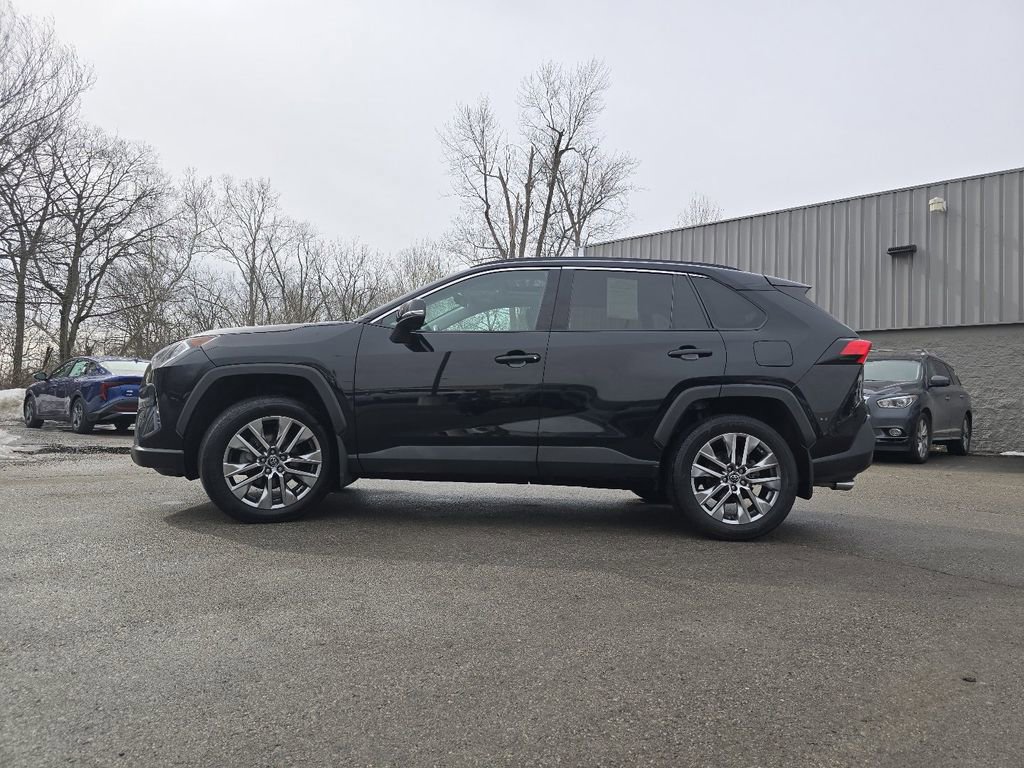 Used 2020 Toyota RAV4 XLE Premium image 12