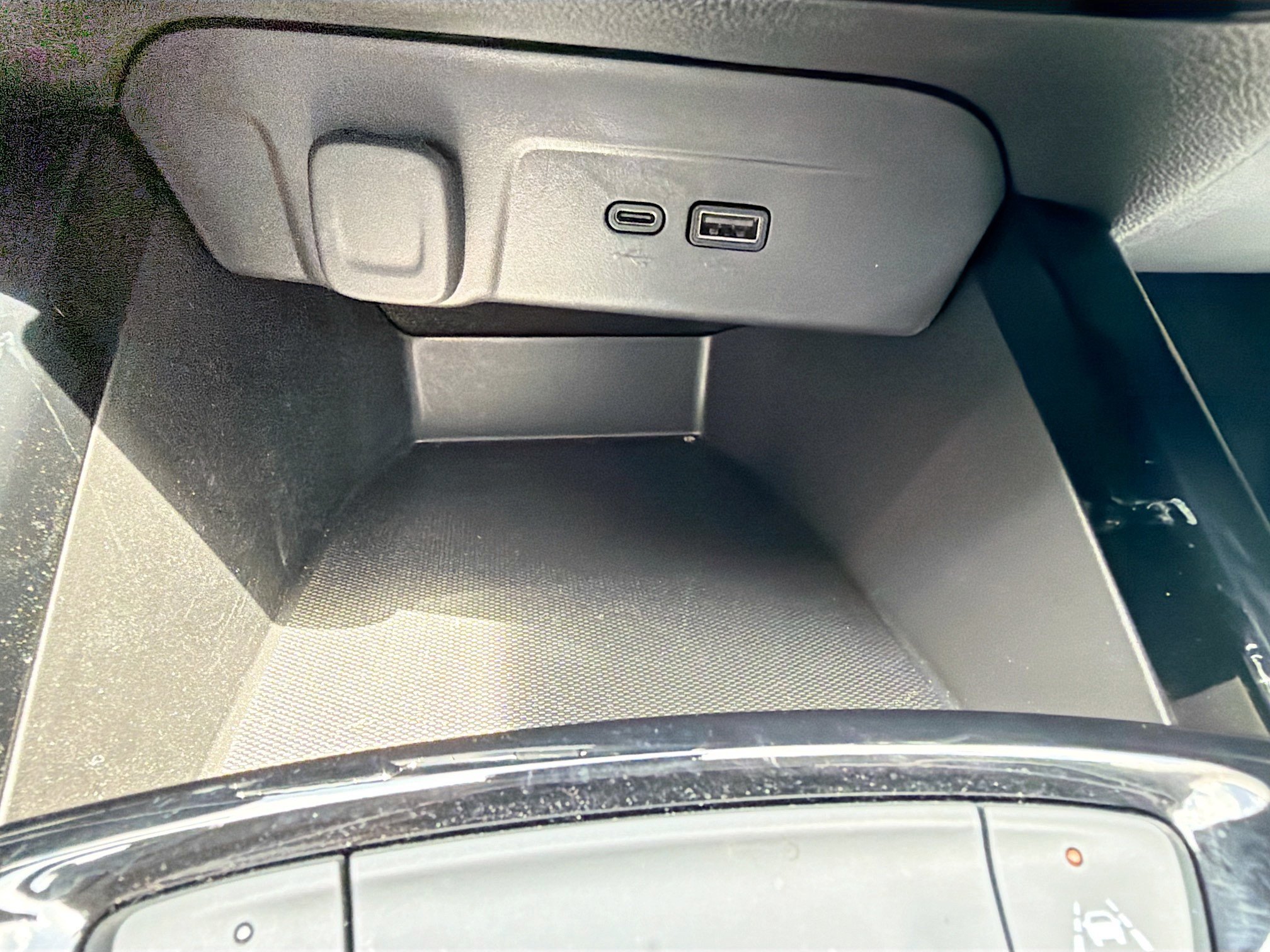 Used 2025 Chevrolet Trax LT w/ LT Convenience Package FWD image 28