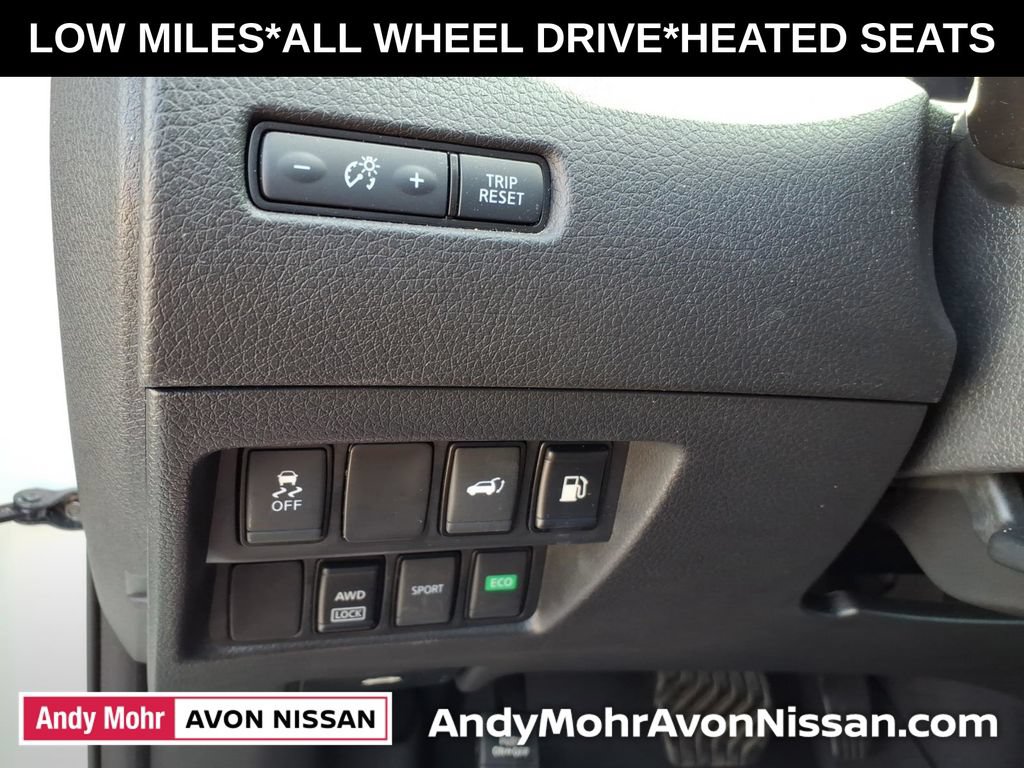 Used 2018 Nissan Rogue SV AWD/4WD image 18