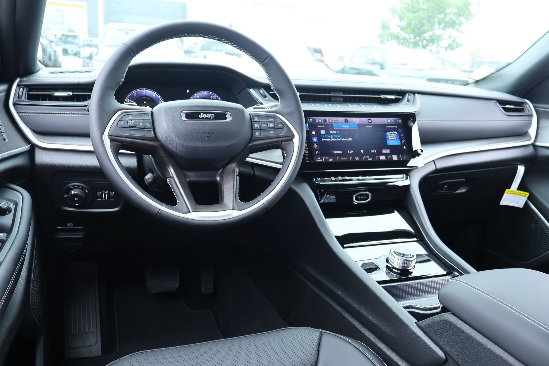 New 2026 Jeep Grand Cherokee Limited AWD/4WD image 2