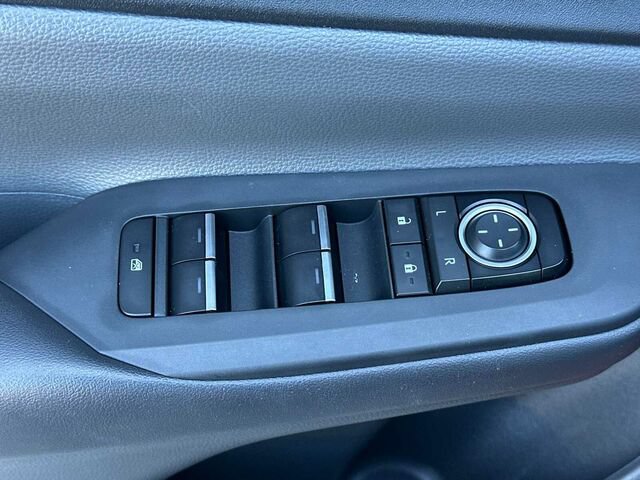 Used 2024 Toyota Prius XLE FWD image 13