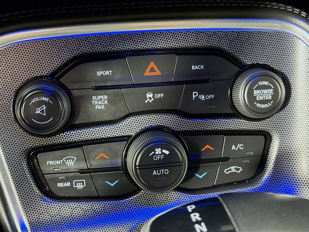 Used 2015 Dodge Challenger R/T Scat Pack w/ Scat Pack Appearance Package RWD image 36