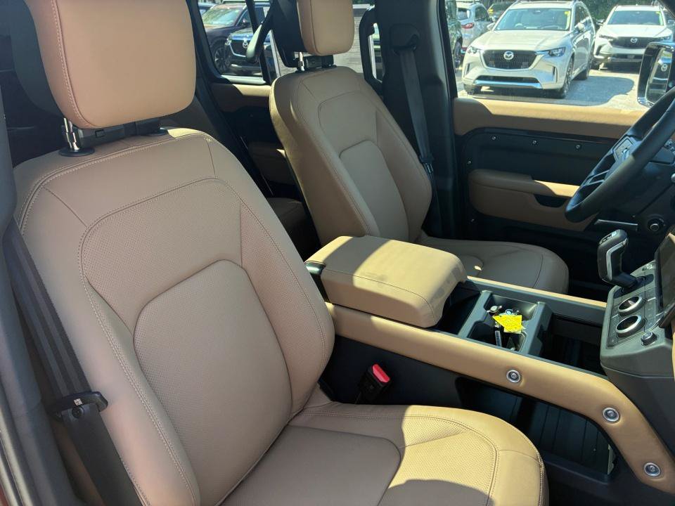 New 2026 Land Rover Defender 130 X-Dynamic SE AWD/4WD image 28