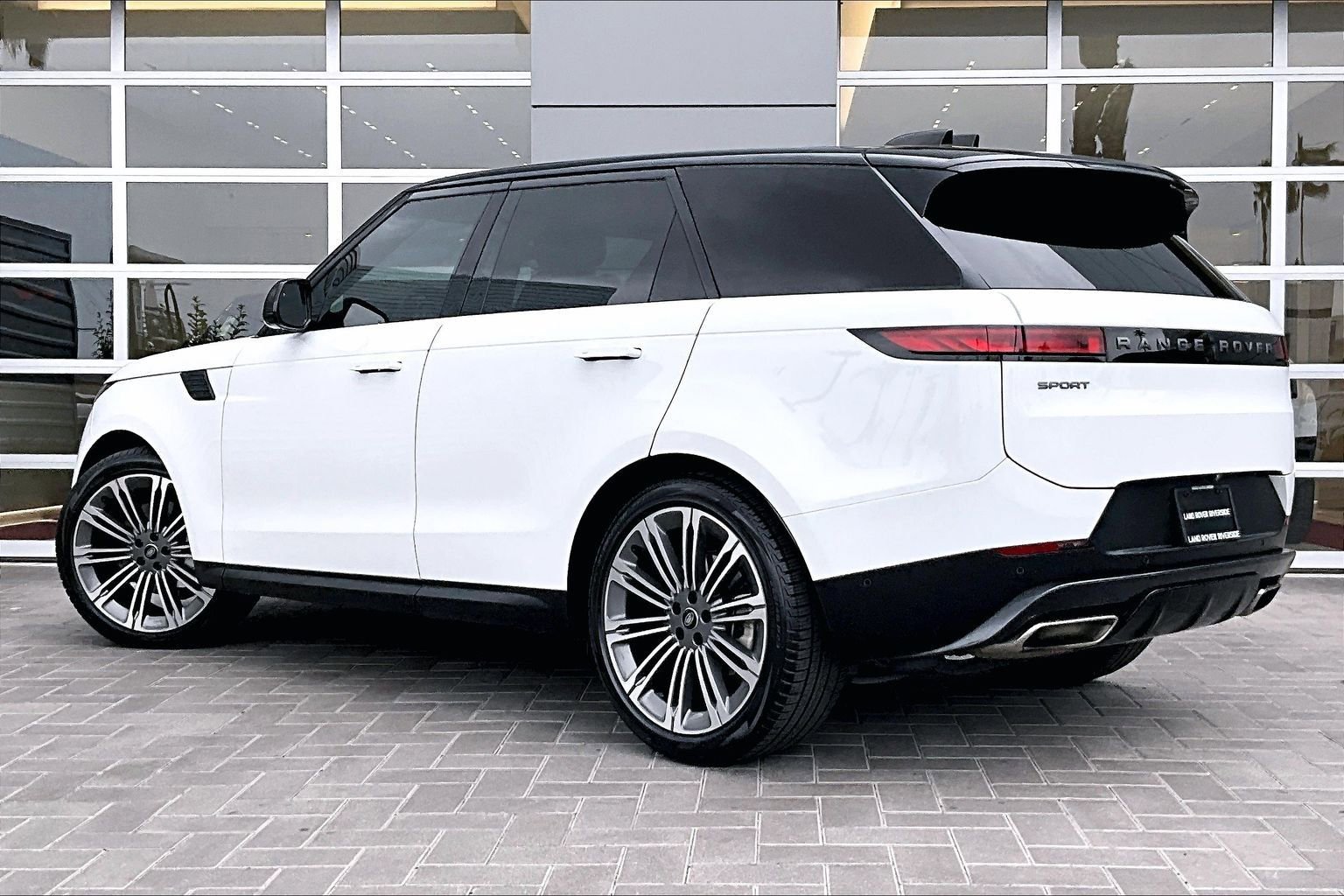 Used 2024 Land Rover Range Rover Sport SE image 12