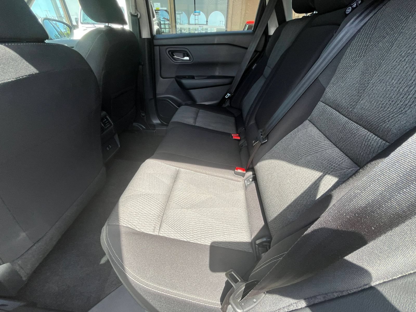 Used 2025 Nissan Rogue SV FWD image 28