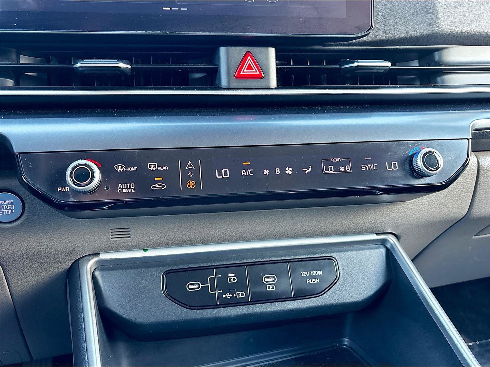 Used 2025 Kia Carnival FWD image 19