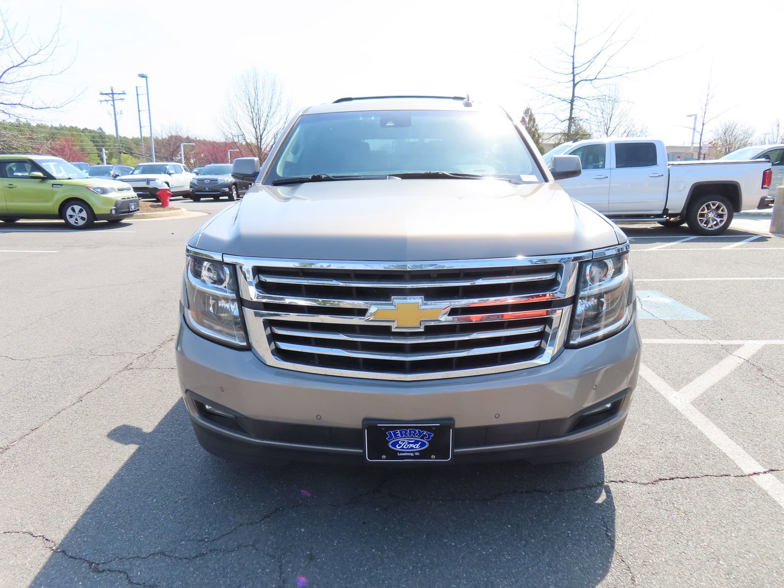 Used 2017 Chevrolet Suburban LT w/ Luxury Package image 2