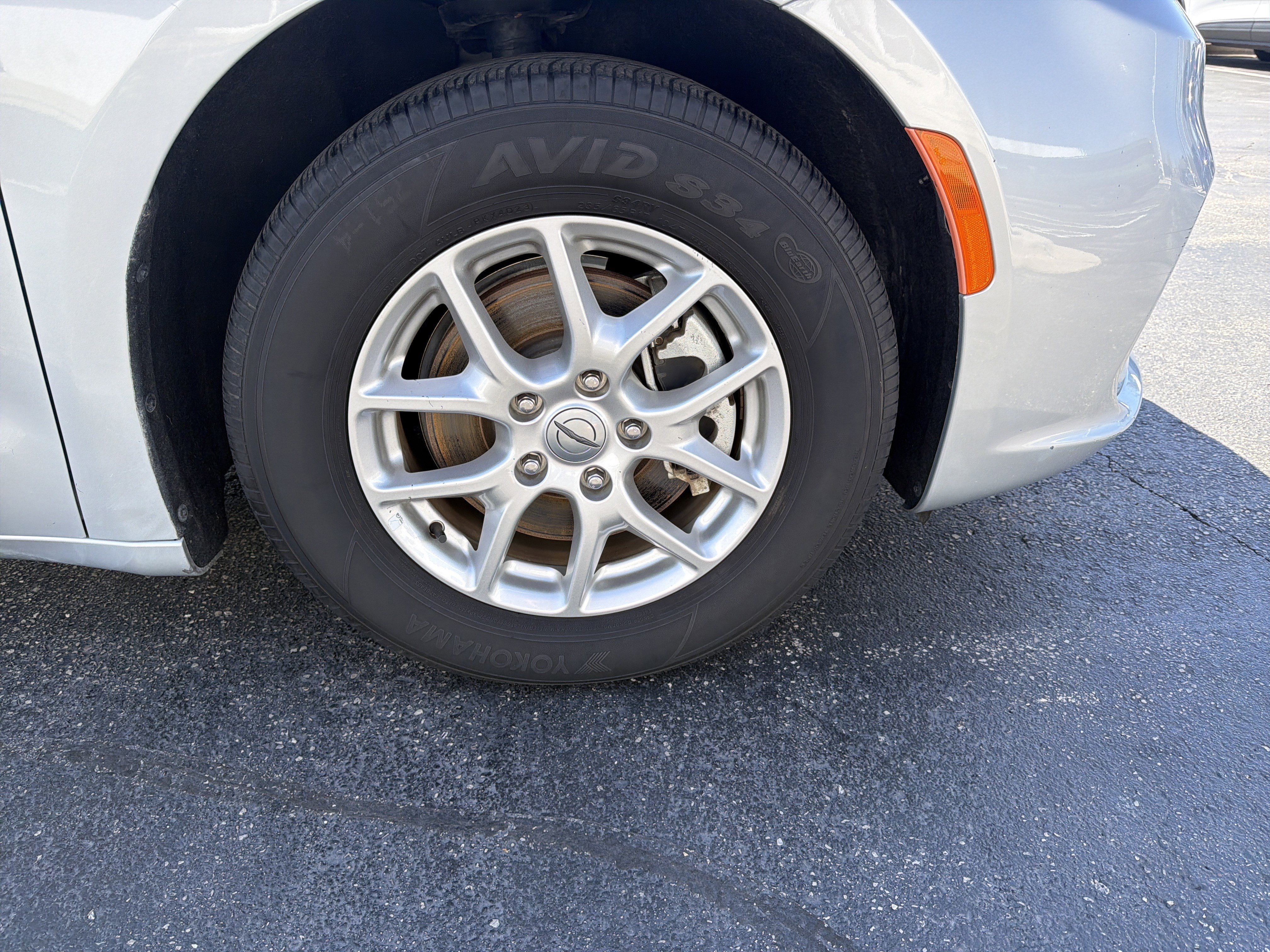 Used 2024 Chrysler Pacifica Touring-L FWD image 6