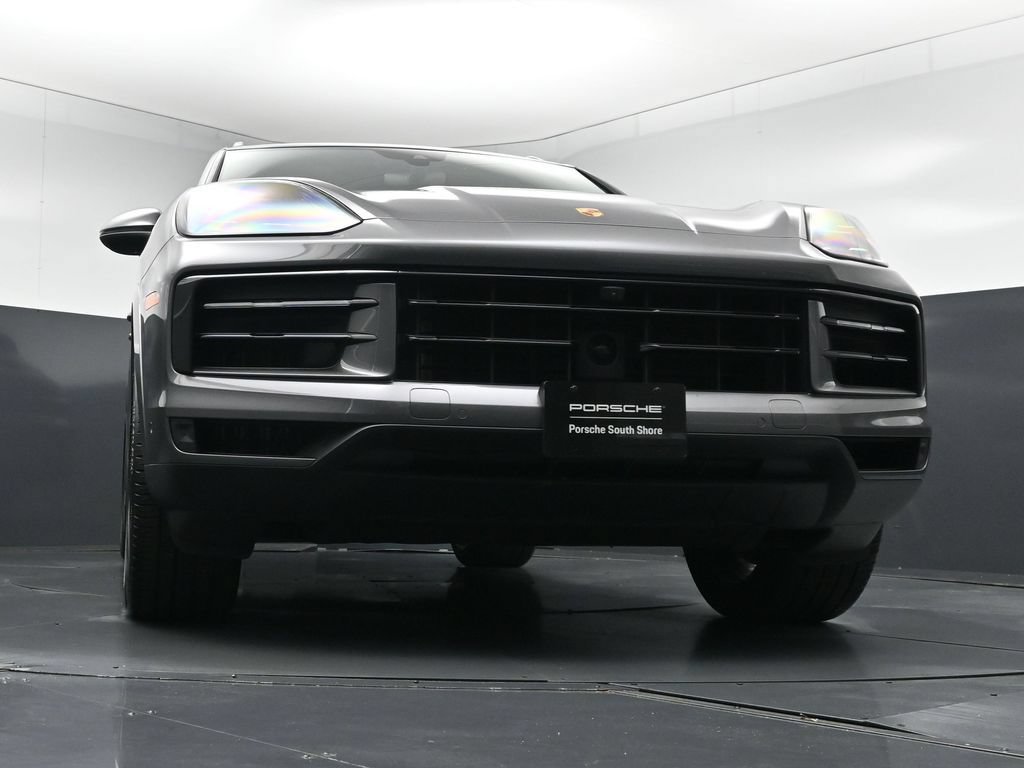 Certified 2025 Porsche Cayenne AWD/4WD image 30