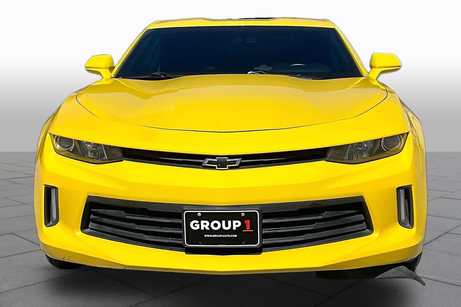 Used 2018 Chevrolet Camaro LT RWD image 4