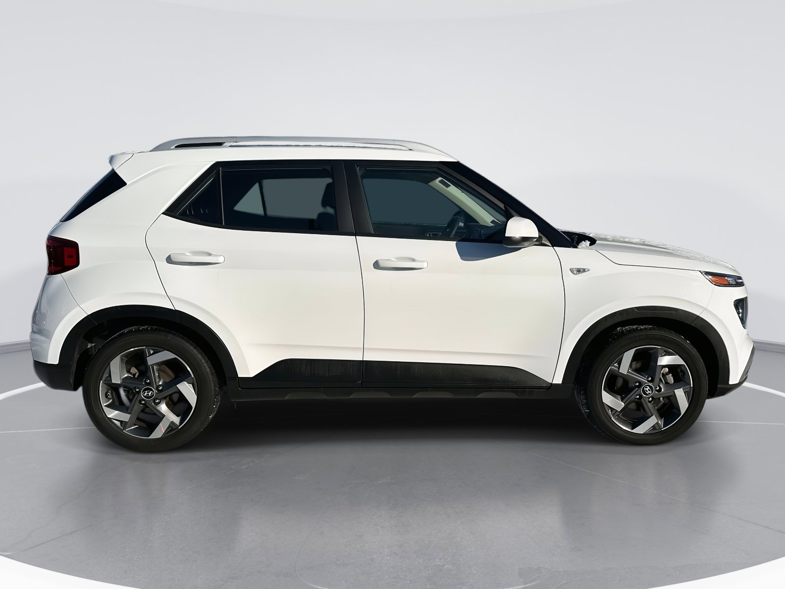 Used 2022 Hyundai Venue SEL w/ Cargo Package image 4