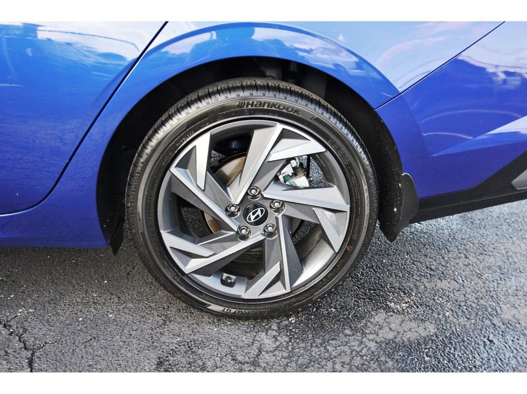 Used 2025 Hyundai Elantra SEL image 31