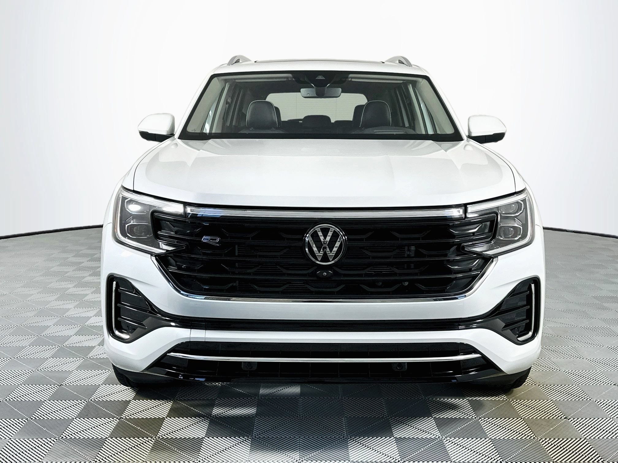 Used 2024 Volkswagen Atlas SEL Premium R-Line AWD/4WD image 2