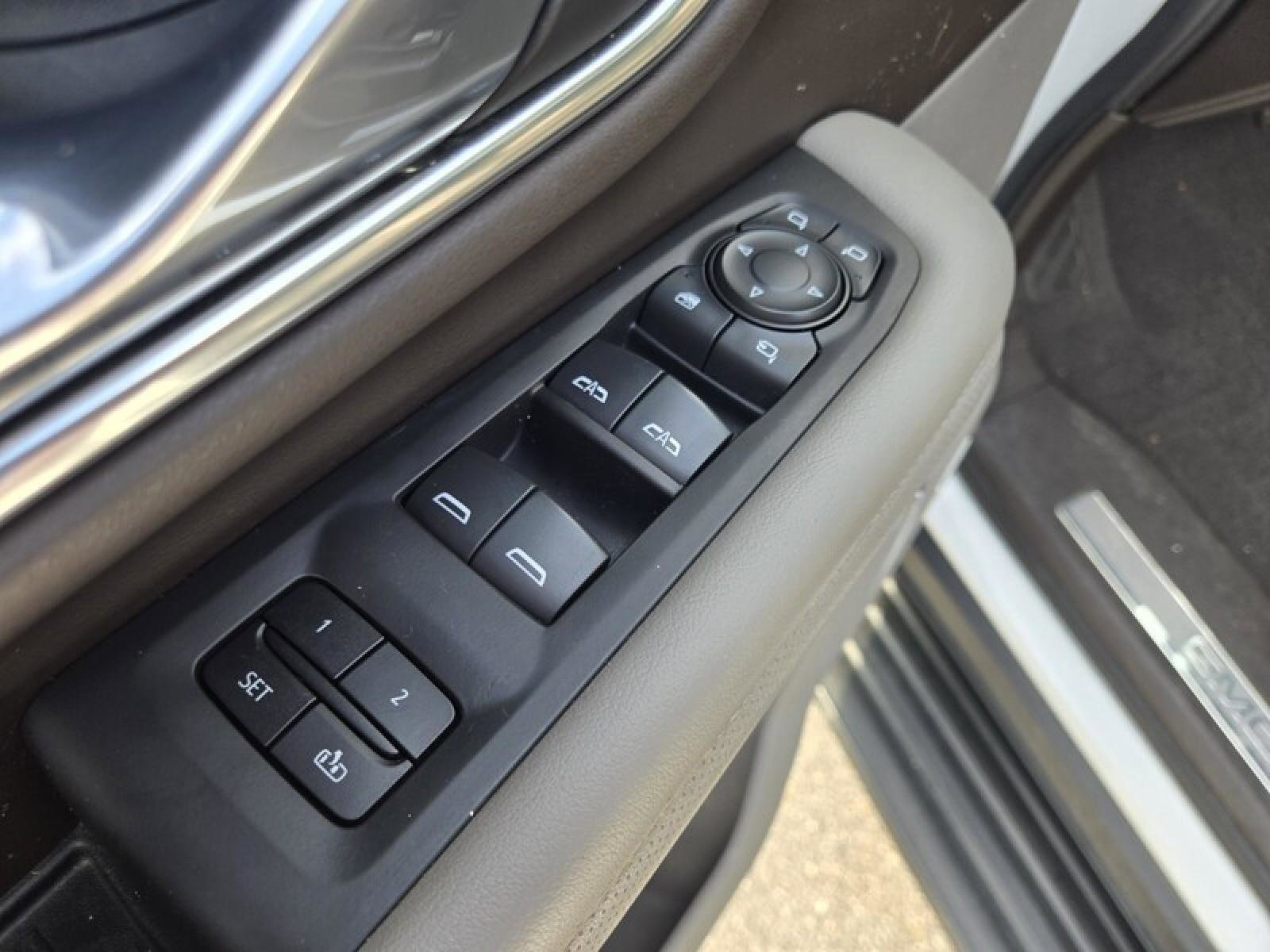 Used 2021 GMC Yukon XL SLT w/ SLT Premium Package image 25