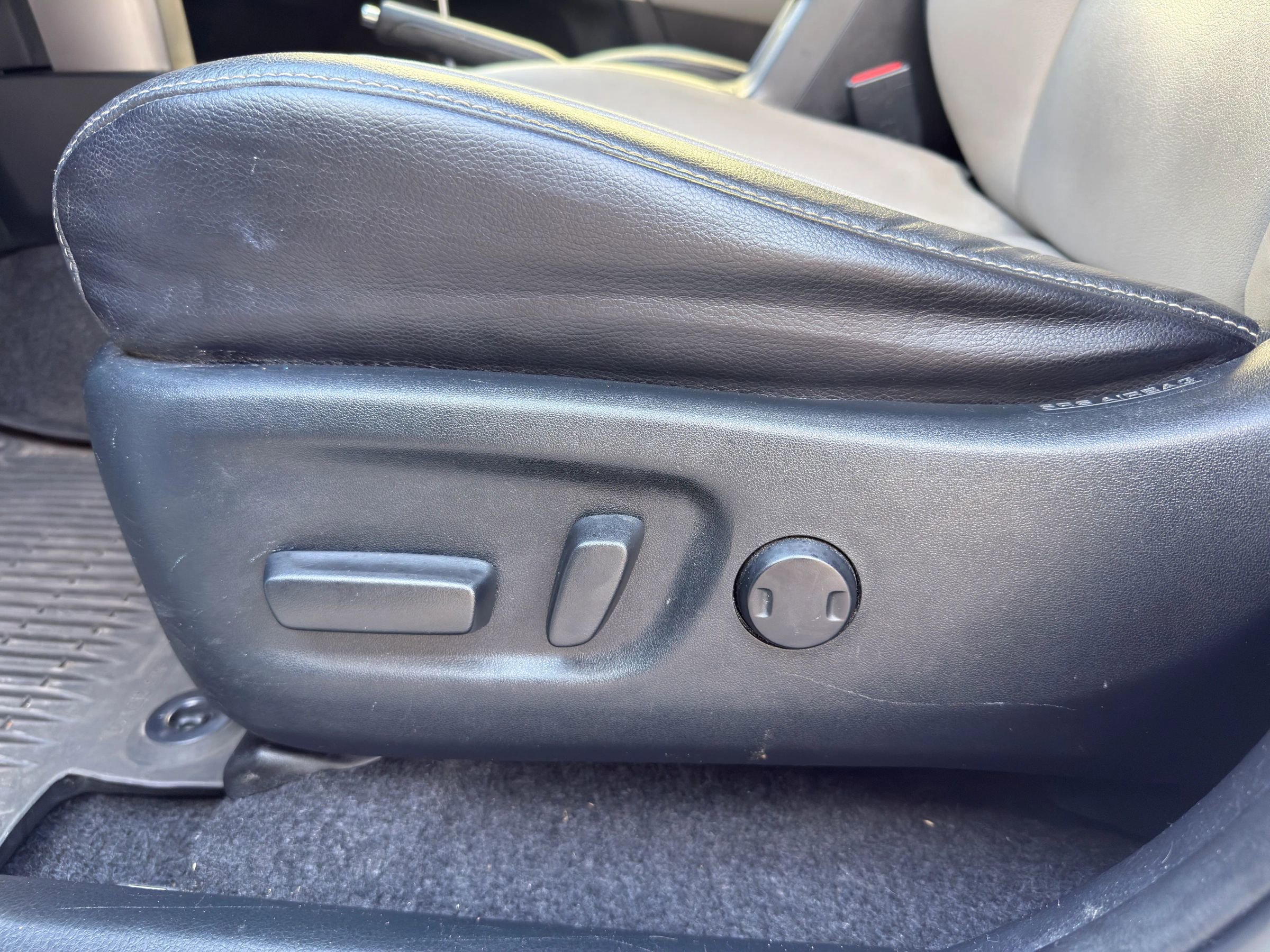 Used 2018 Toyota RAV4 Limited w/ Protection Package image 25