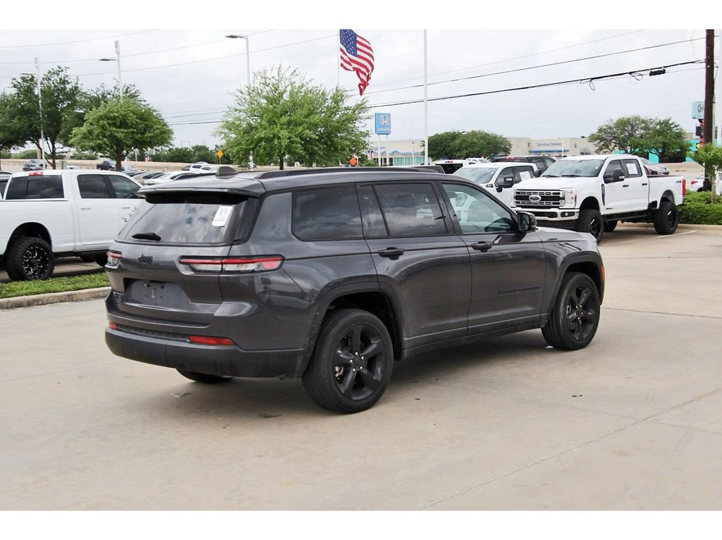 Used 2024 Jeep Grand Cherokee L Laredo image 6