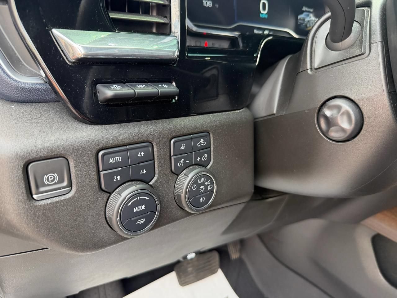 Used 2023 Chevrolet Silverado 1500 High Country w/ High Country Premium Package AWD/4WD image 25