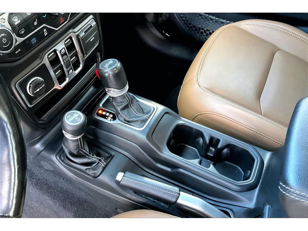 Used 2022 Jeep Wrangler Unlimited Sahara w/ Cold Weather Group AWD/4WD image 28