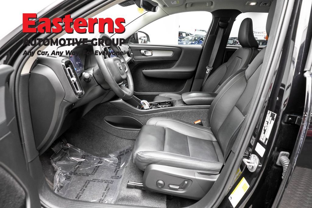 Used 2025 Volvo XC40 B5 Plus AWD/4WD image 14