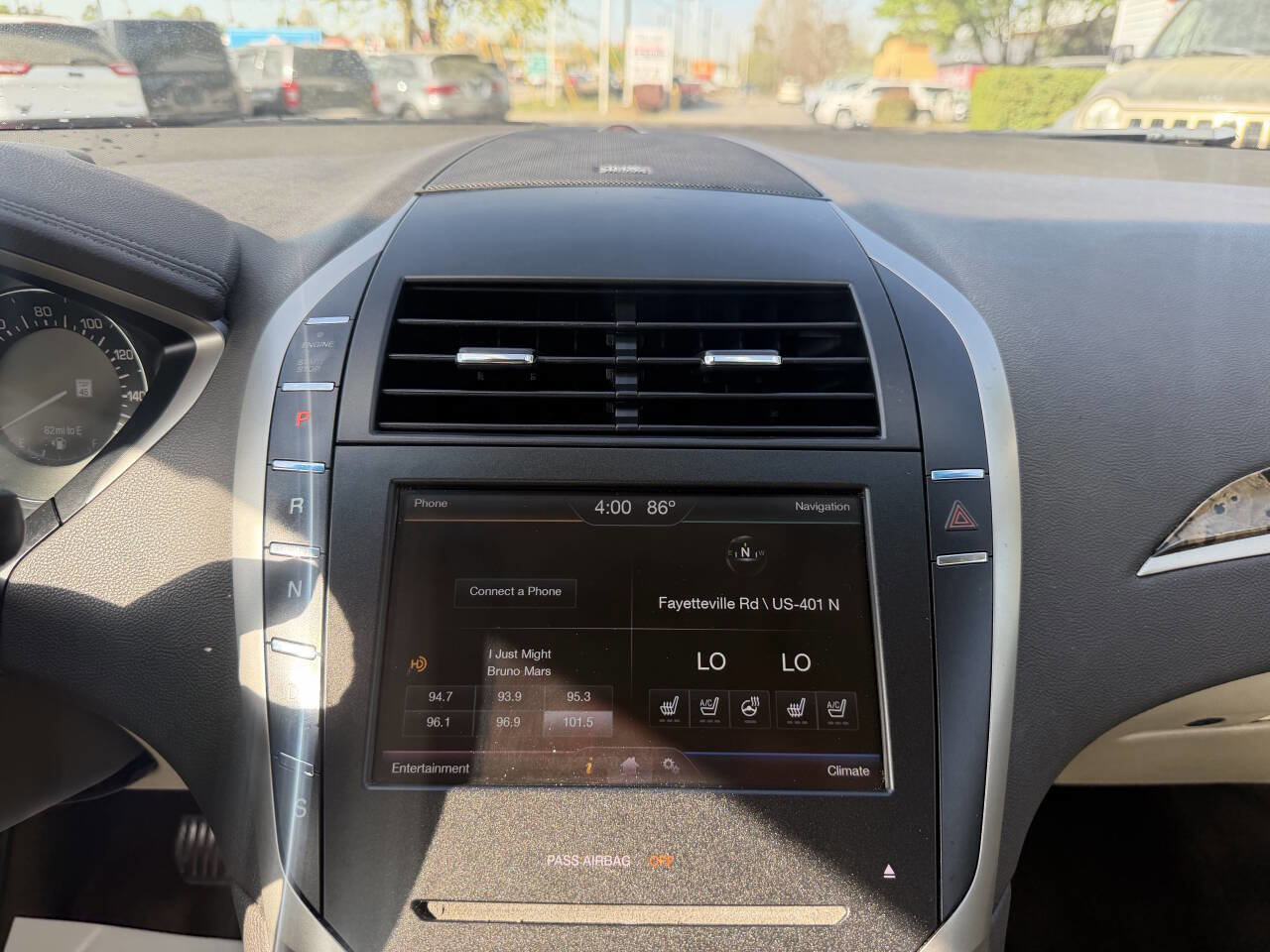 Used 2014 Lincoln MKZ image 30