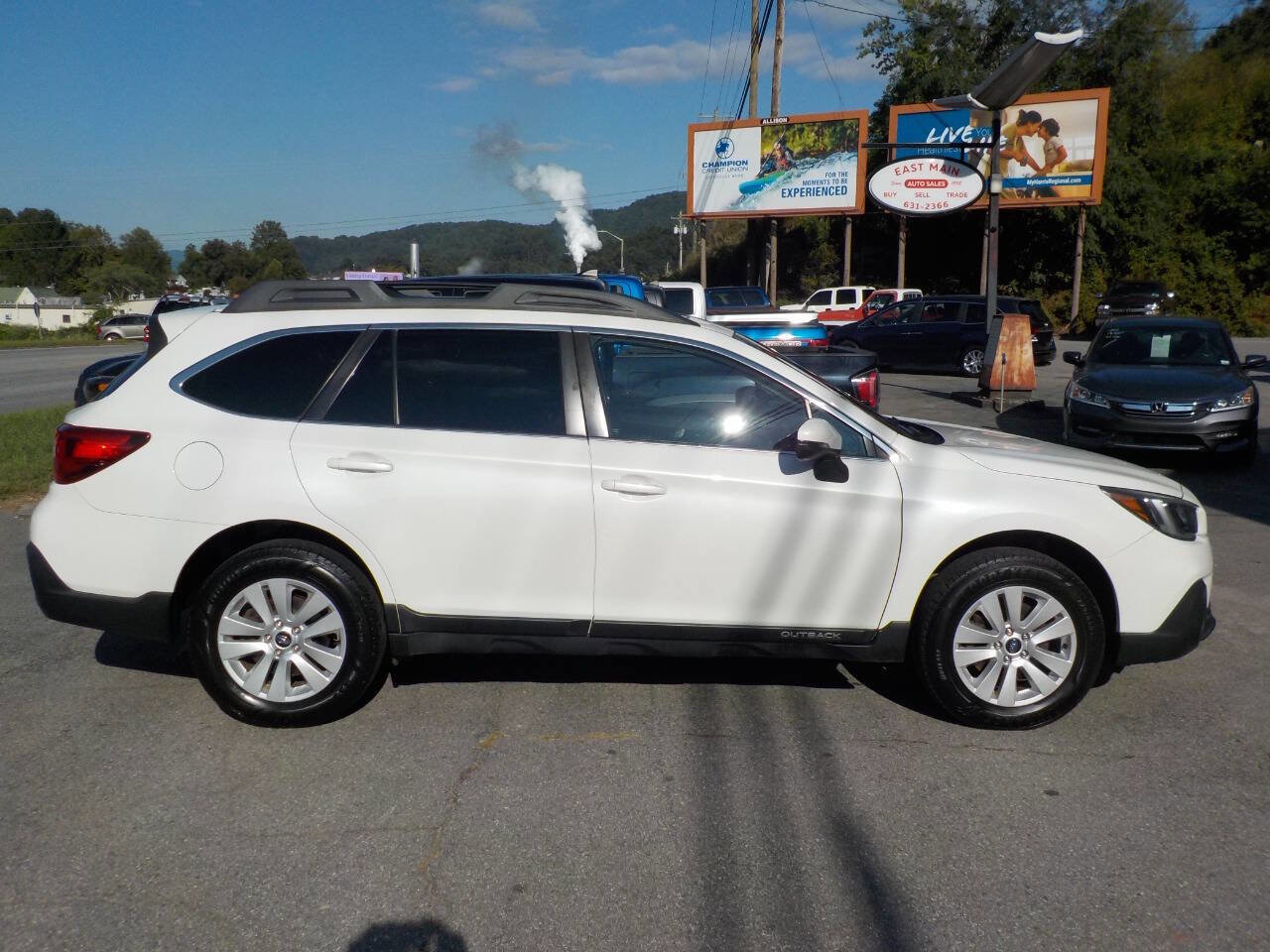 Used 2019 Subaru Outback 2.5i Premium image 4