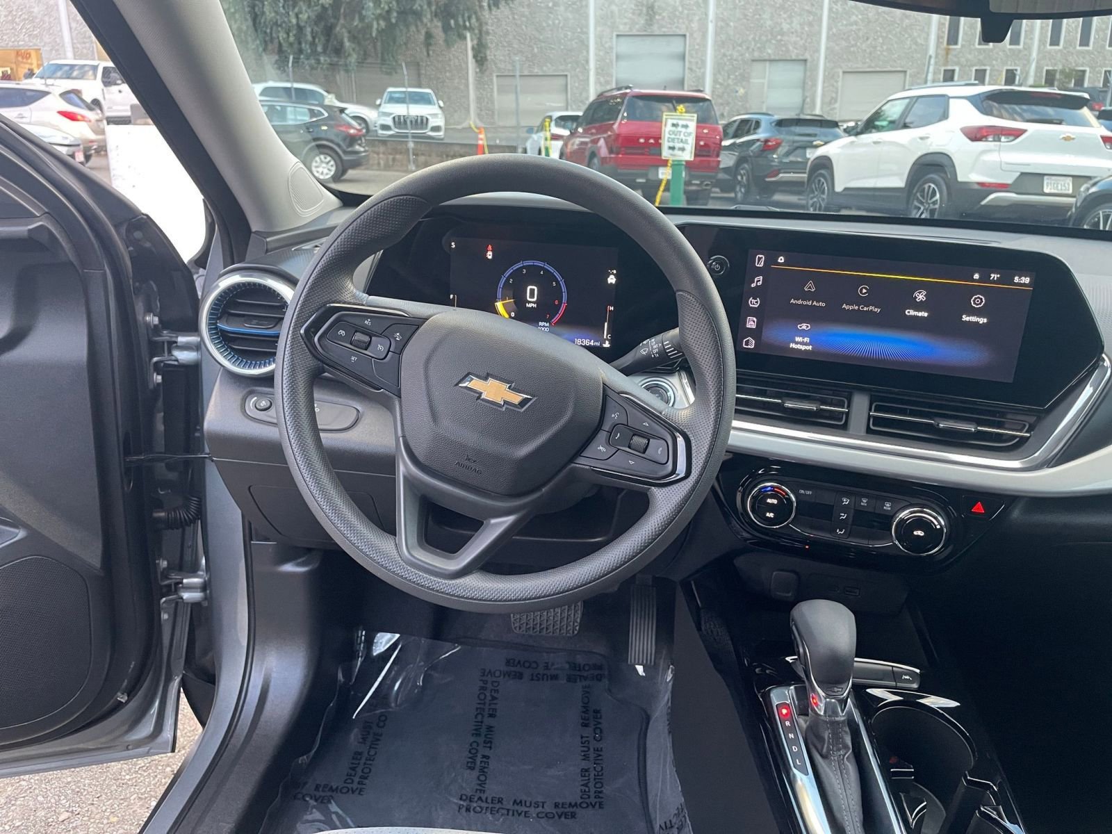 Used 2025 Chevrolet Trax LT image 32