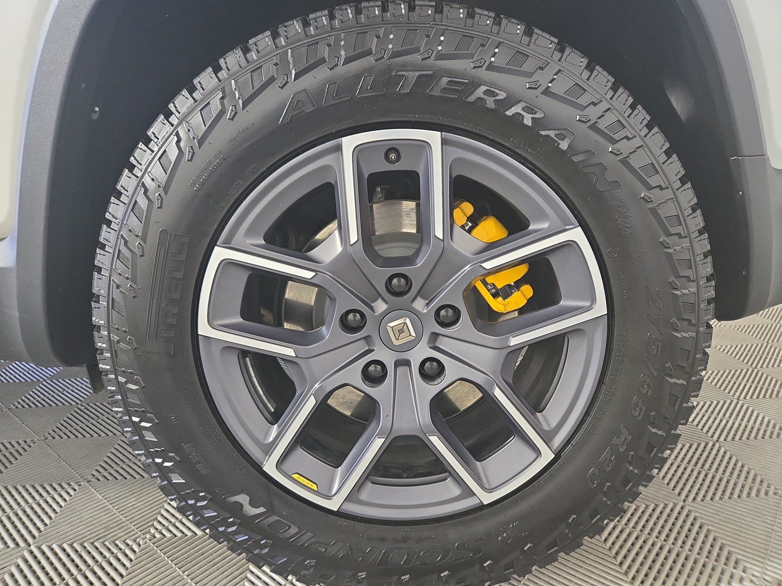 Used 2023 Rivian R1S Adventure AWD/4WD image 44