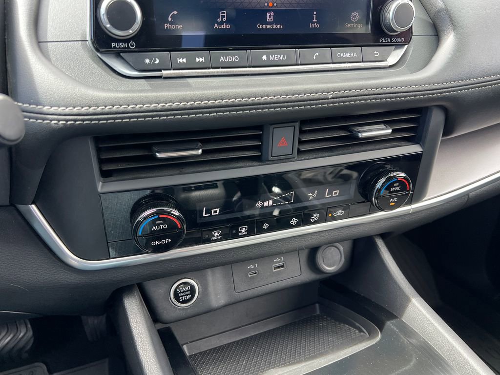 Used 2023 Nissan Rogue SV image 29