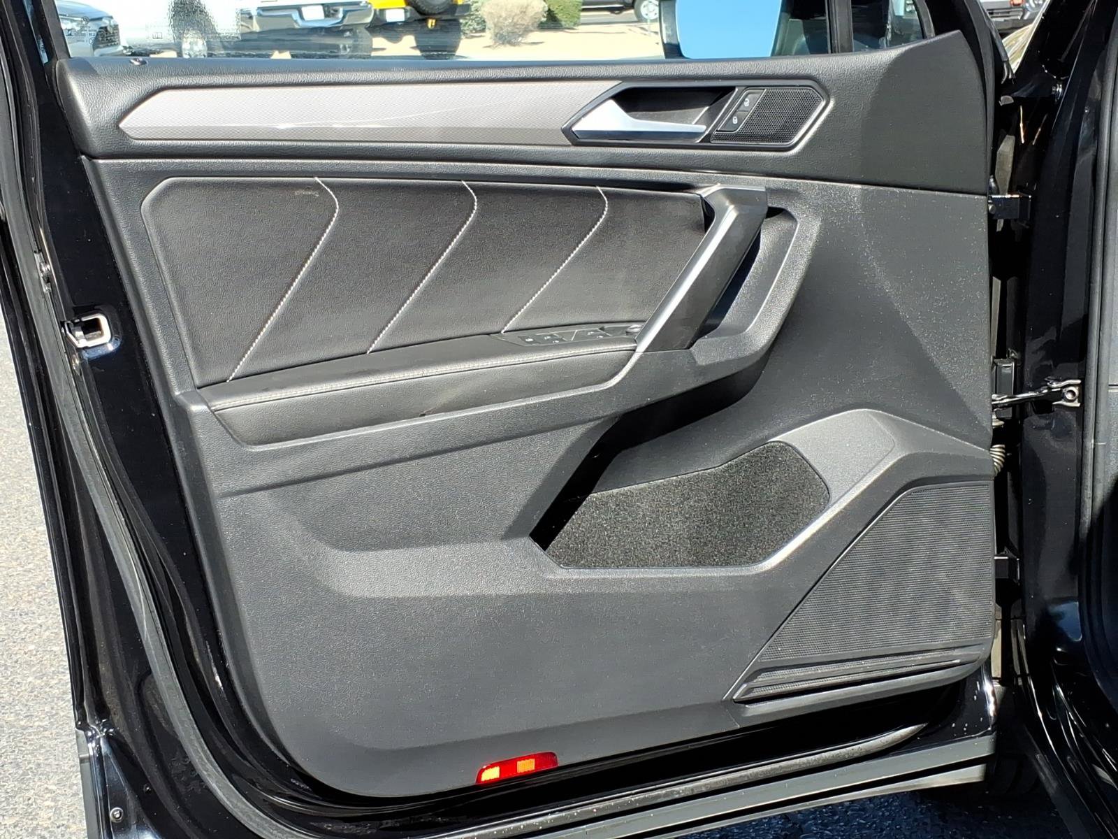 Certified 2023 Volkswagen Tiguan SE w/ Panoramic Sunroof Package image 17