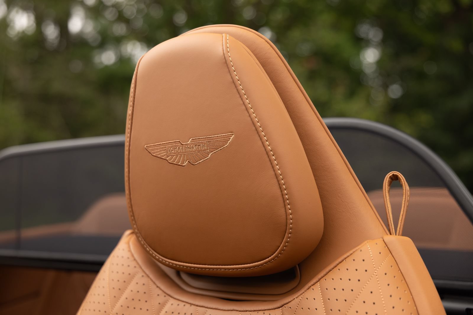 Used 2024 Aston Martin DB12 Convertible RWD image 34
