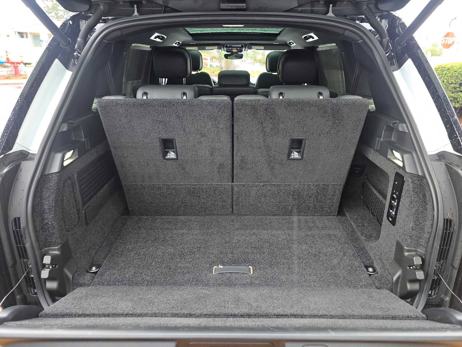 Used 2024 Land Rover Range Rover Long Wheelbase SE image 18